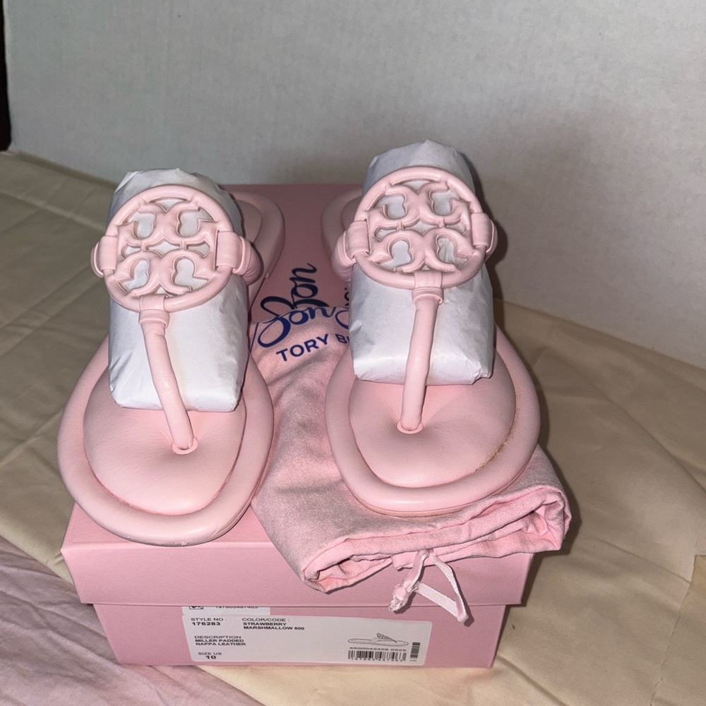 TORY BURCH 
X Bon Bon Miller Padded Sandal - Strawberry Marshmallow